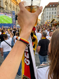 Armband WM 2026 – Geflochtenes Leder Fan Armband mit Nationalflagge – Deutschland – Lifestyle 4