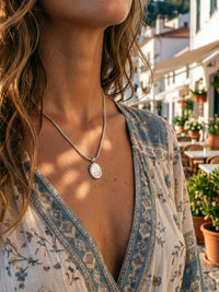 Kette Adorable mit Gravur-Anhänger Silber – Makro-Detailansicht