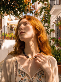 Midnight Pearl Obsidian-Kette mit Süßwasserperle – Tragebild