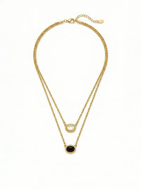 Yin Yang Glow Kette Detail – Nahansicht der Katzenauge-Steine und goldenen Seilketten