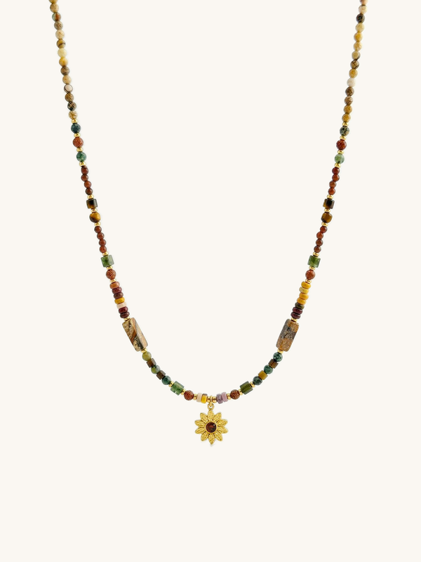 Kette Sonnenblume Totem – Produktbild auf weissem Hintergrund, Naturstein Halskette, Boho Schmuck