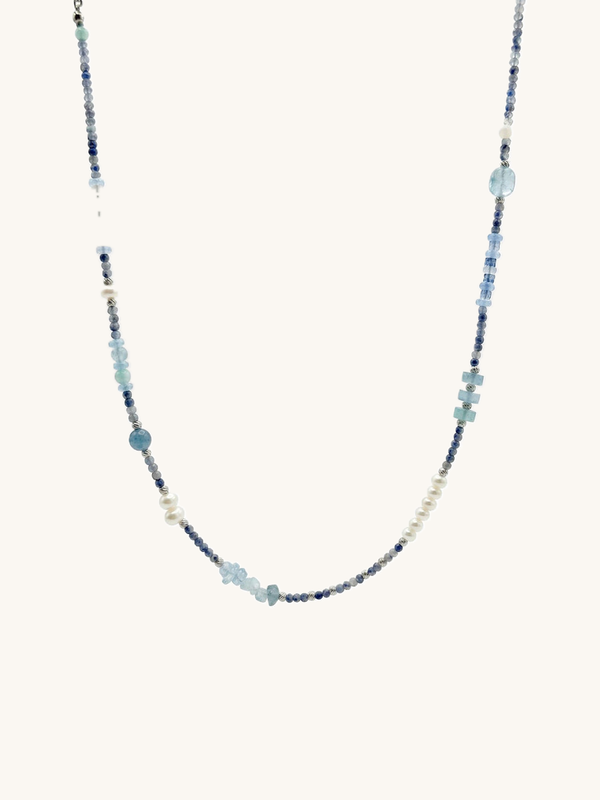 Kette Blaustreifenstein Wuerfel – Produktbild auf weissem Hintergrund, Naturstein Halskette, Boho Schmuck