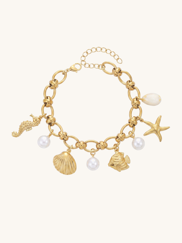 Ocean Treasure Bracelet – Ocean Charm Bracelet with Freshwater Pearls, Starfish and Seashell, 18K gold-plated – white background